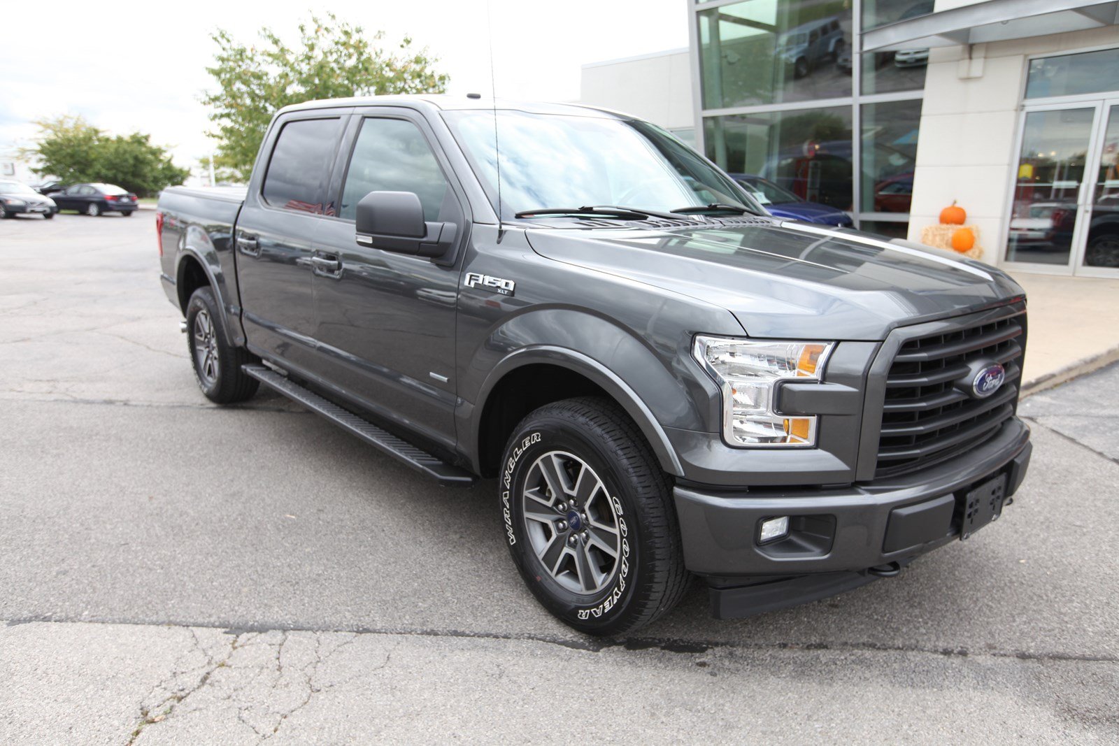 Pre Owned 2017 Ford F 150 Xlt Supercrew 4wd 4wd Crew Cab Pickup