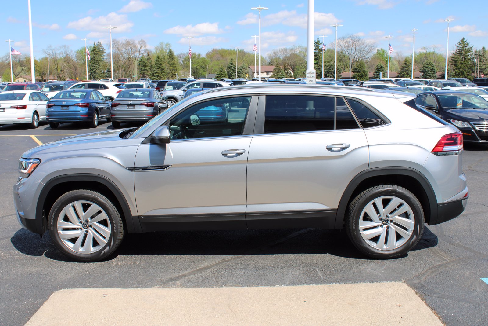 New 2020 Volkswagen Atlas Cross Sport 2.0 SE w/Technology AWD W