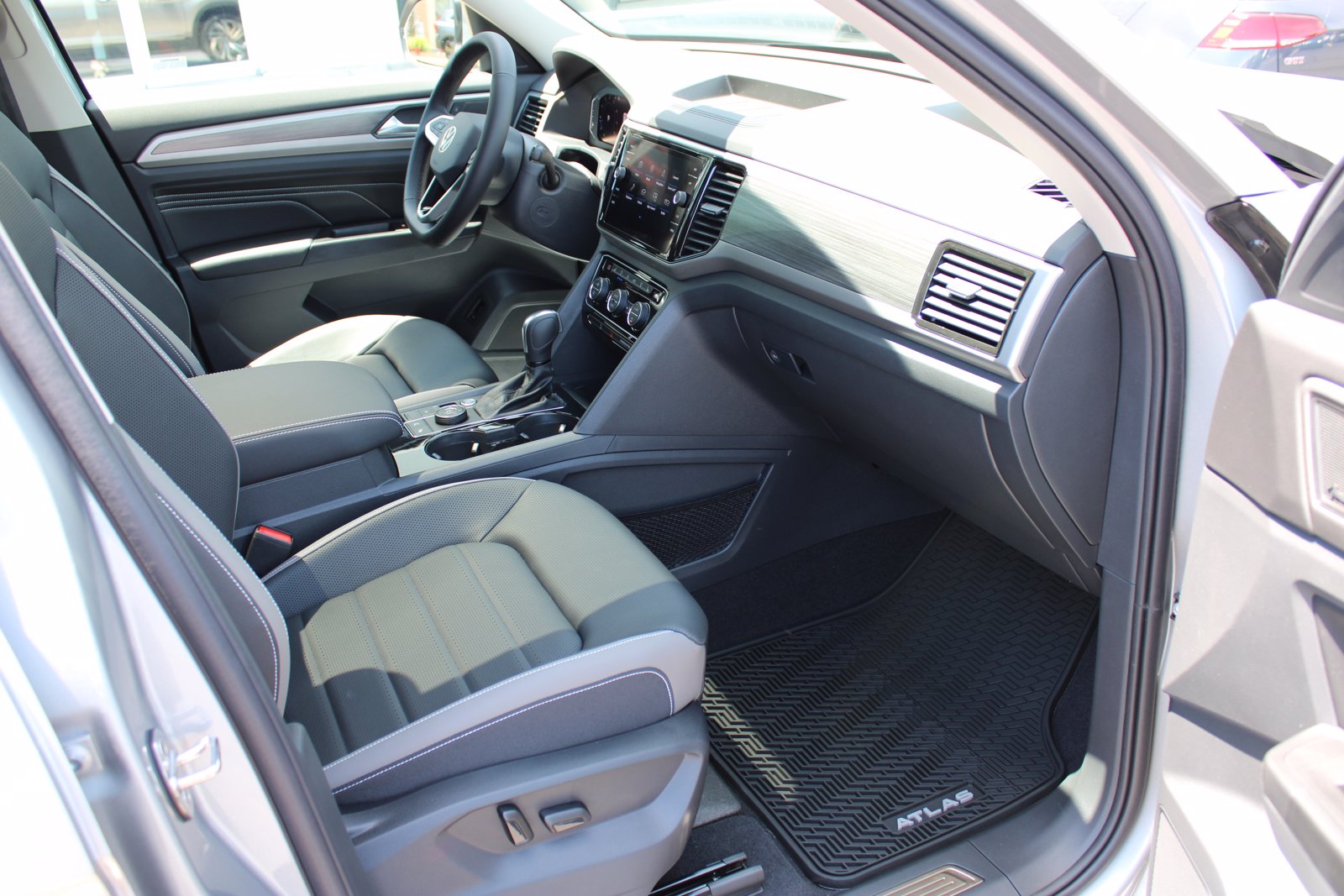 New 2021 Volkswagen Atlas 3.6L V6 SEL Premium AWD W/ Captains Chairs Sport Utility in Perrysburg