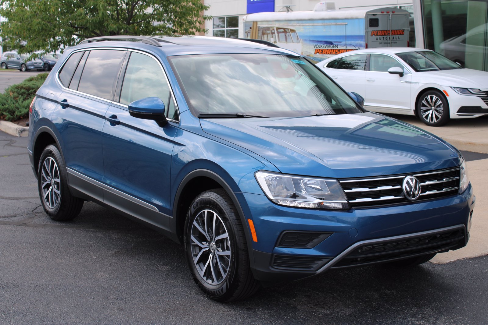 New 2020 Volkswagen Tiguan SE AWD w/ Panoramic Roof Sport Utility in ...