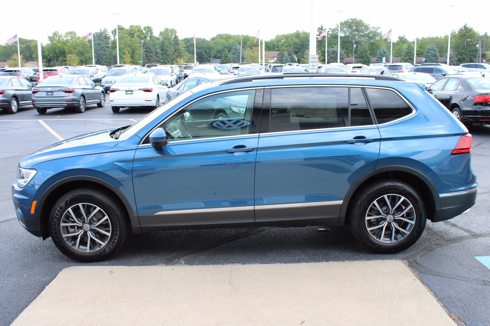 New 2020 Volkswagen Tiguan SE AWD w/ Panoramic Roof Sport Utility in ...