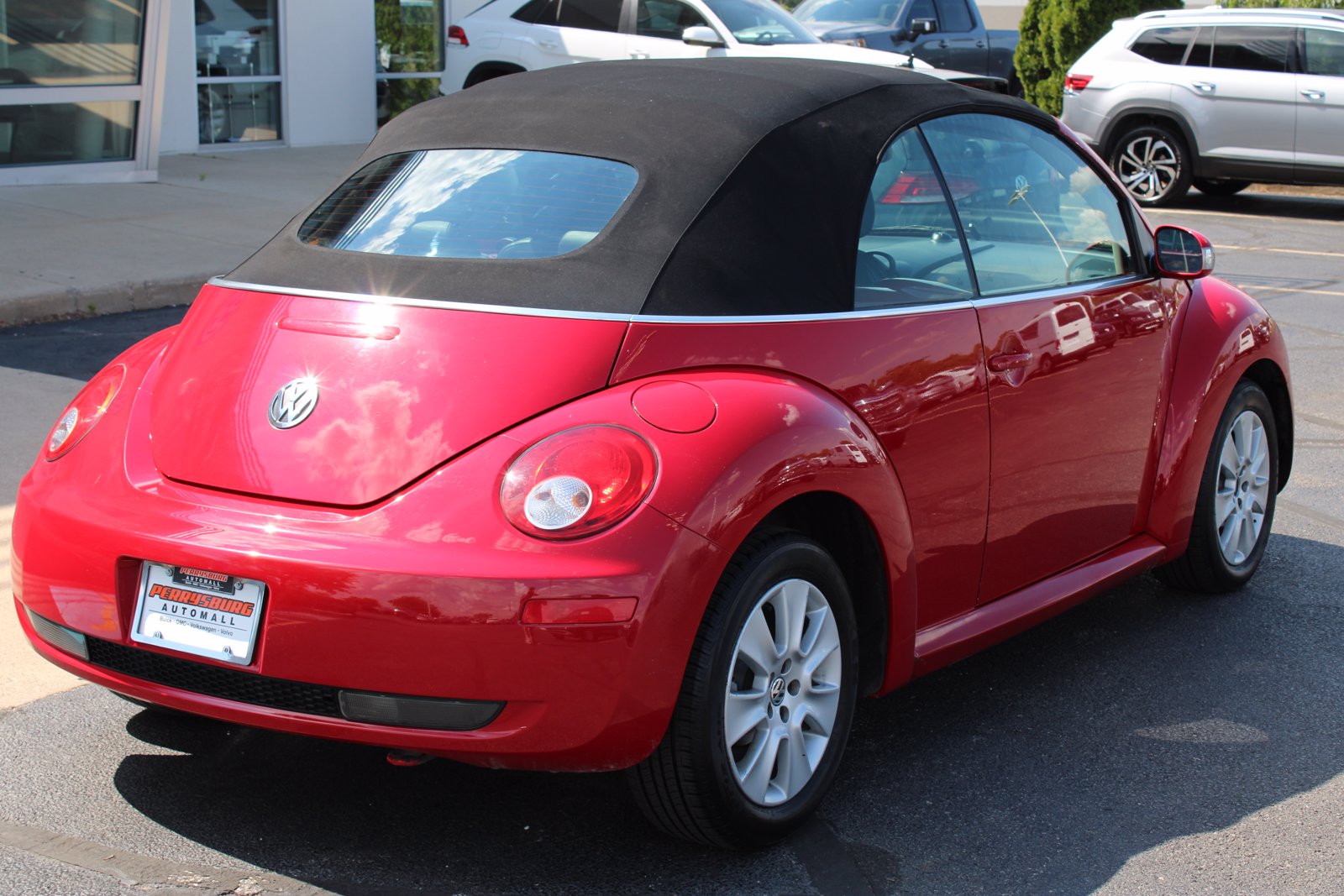 Pre-owned 2008 Volkswagen New Beetle Convertible S Black Tie Edition 